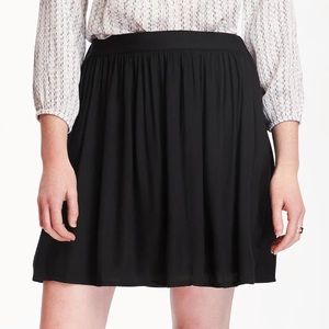 Old Navy Fit & Flare Drapey Skirt - US size L - Black